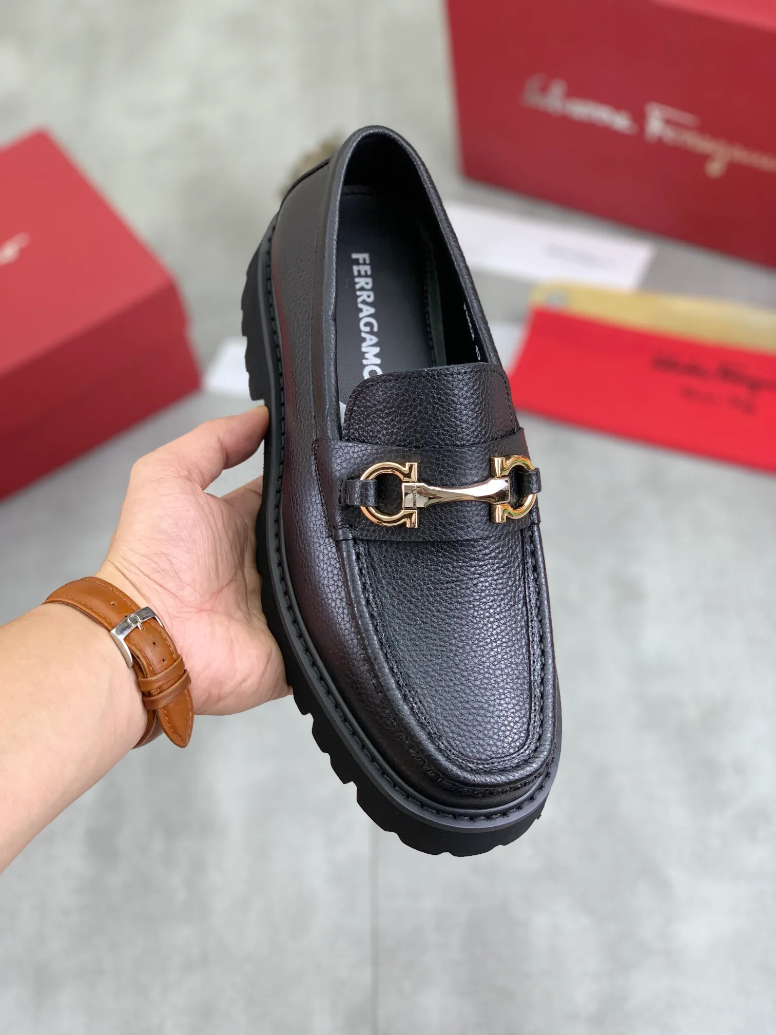 Men's Men's Shoes 💰P460💰[New Style] Water-dyed Niuli 🆘[Salvatore Ferragamo] Ferragamo's latest casual business leather shoes for men! Available at counters simultaneously! The fabric is made of specially imported original calfskin, the lining is made of imported water-dyed cowhide, and the original lightweight foam outsole is absolutely luxurious and leads the fashion trend. Matching code: 38-45; 3️⃣ colors available